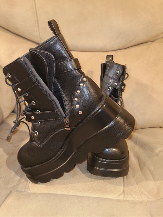SHEIN Shoes - Platform Combat Boots with Stud Detail - Black